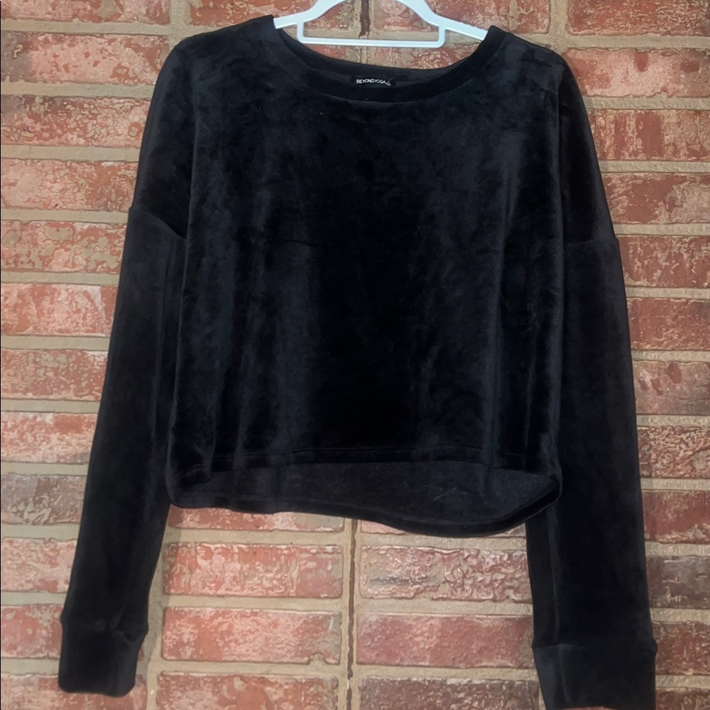 3/$15. BEYOND YOGA Crop sweatshirt L